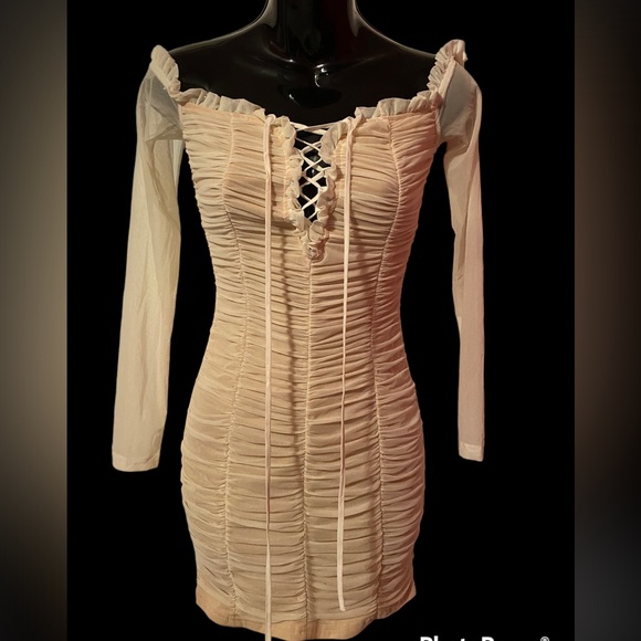 Fashion nova cream front lace up ruched dress size small - Picture 9 of 10